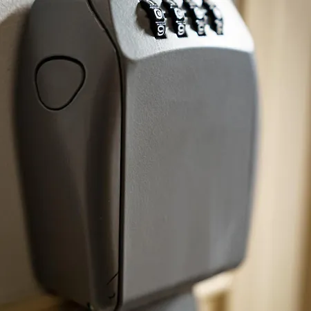 Stud Terra 2pers Wifi Center شقة